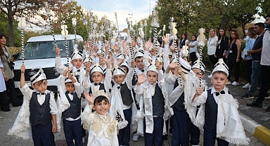 Geleneksel Toplu Sünnet Töreni renkli görüntülere sahne oldu.