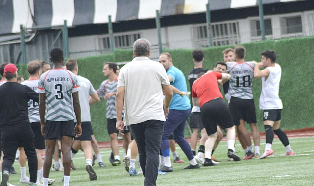 Kavga çıktı maç yarıda kaldı