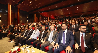 Bakan Bak, “Genç sporculara 'bu milleti sevindirin