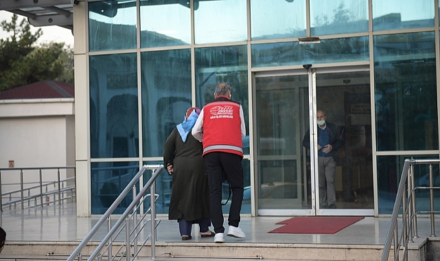 Esenyurtlular tedaviye ücretsiz ve güvenli şekilde ulaşıyor