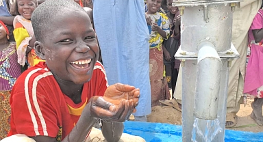  Fetih 1453 Derneği, Kamerun'da Su Kuyusu Açmaya Devam Ediyor: Çocukların Sevinci Gözlerinden Okunuyor