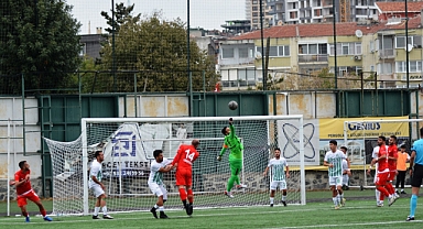 Küçükçekmecespor son dakikada 1 puanı kurtardı