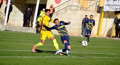 Lider Küçükçekmece Sinopspor 3 puanı 3 golle aldı