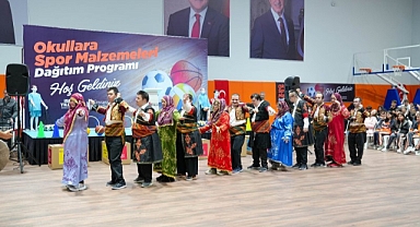 Ümraniye Belediyesi,100 okula 3.267 adet spor malzemesi dağıttı.
