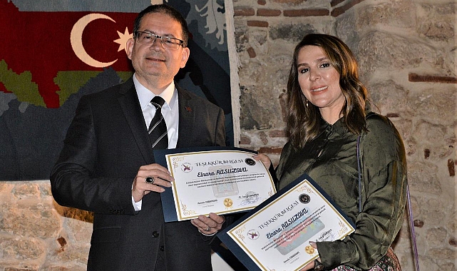 Elnara Rasulova'nın Kişisel Halı Sergisi, Ortaköy Kethuda Hamamı'nda Sanatseverlerle Buluştu