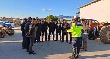 Karacasu’da Traktör Sürücülerine Reflektör Eğitimi Verildi