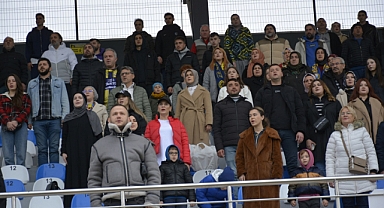 Küçükçekmece Sinopsporda Kadın Taraftarlardan büyük İlgisi