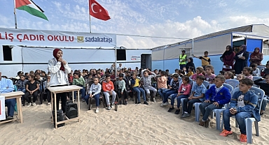 Sadakataşı Gazze’de çadır okulu açılışı gerçekleştirdi 