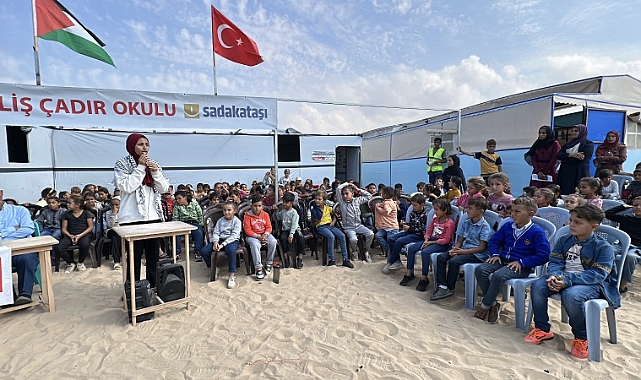 Sadakataşı Gazze’de çadır okulu açılışı gerçekleştirdi