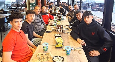 Başkan Müftüoğlu,Şampiyon Gençlerimizi Onurumuz, gururumuz oldular. 