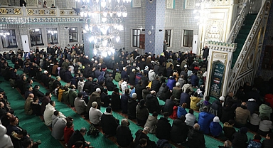 Kâğıthan gençleri her pazar sabah namazında buluşuyor.