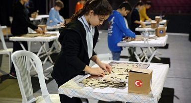 Küçükçekmece'de Yap-Boz Hız Yarışması düzenledi.