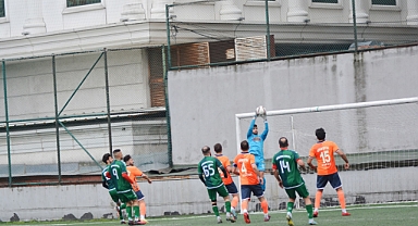 Küçükçekmece Ufukspor son dakikada galibiyetten oldu; 2-2