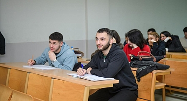 Sınav Yolunda Gençlere Esenyurt Belediyesi’nden Eğitim Desteği