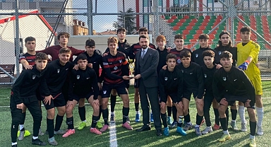 TFF İl Temsilciliği şampiyonlara kupalarını verdi