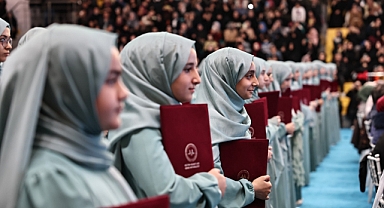 182 Kız Hafız, Taçlarını Taktı