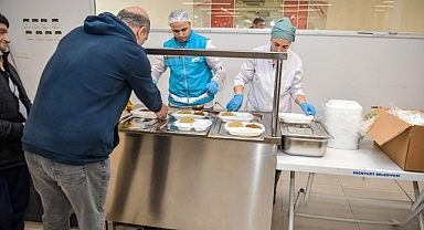 Bu Aşevinde Haftanın 5 Günü Sıcak Yemek Var!