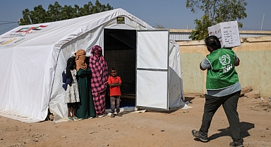 İHH, Sudan'a 161 konteyner yardım malzemesi ulaştırdı