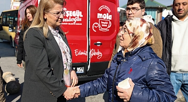 Dr. Ayşegül Ovalıoğlu,Kandil simidi ve sıcak çorba dağıtı.