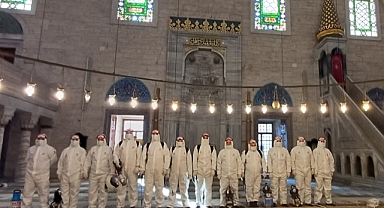 İbadethanelerde Hijyen Çalışmalarını Sürdürüyor