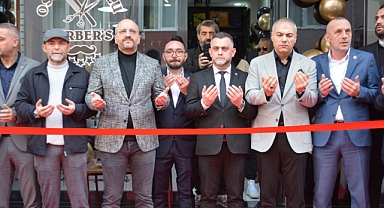 İnönü’de Salon Osman Uslu Berber dükkanı açıldı.