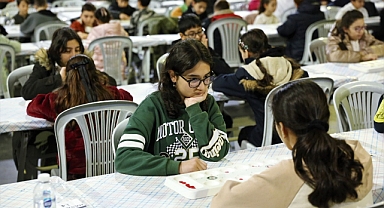 Kemal Çebi,öğrencilerin heyecanına ortak oldu.