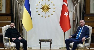 Zelenskiy’i Cumhurbaşkanlığı Külliyesinde törenle karşıladı.