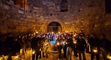 Ay Işığında Tarihî Bir Gece: Yedikule Hisarı'nda Fener Eşliğinde Yolculuk