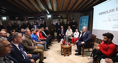 Bakan Bak, gençlerle birlikte iftar ve sahur programlarına katıldı.