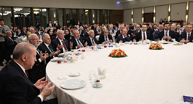 Cumhurbaşkanı , önceki dönem milletvekilleriyle iftar programında bir arya geldi.