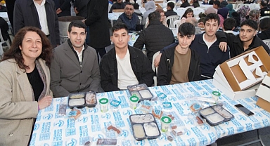 İftar programı Tahtakale Mahallesi'nde gerçekleştirildi.