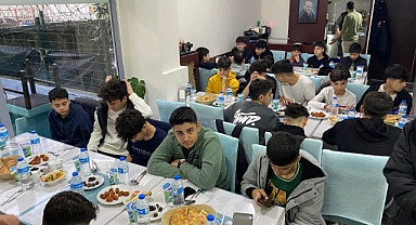 İstanbul Balkan Spor yönetiminden, takım iftar verdi.