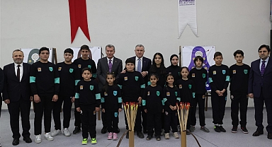 Aşkın Bak, Zeytinburnu Spor Merkezi'nin açıtı.