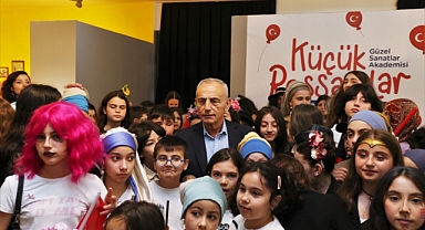Küçük Ressamlar' 23 Nisan adlı sergiye ev sahipliği yaptı.