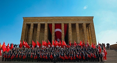 19 Mayıs Atatürk'ü Anma, Gençlik ve Spor Bayramı kapsamında Anıtkabir'de düzenlenen törene katıldı.