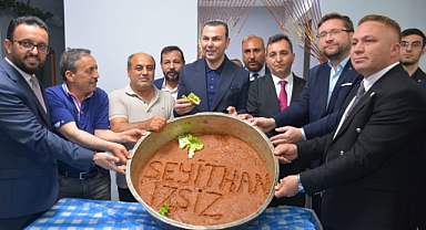 Seyithan İzsiz, Genç Şanlıurfalılar Derneği'ni Ziyaret Etti