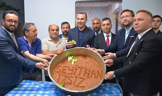 Seyithan İzsiz, Genç Şanlıurfalılar Derneği'ni Ziyaret Etti