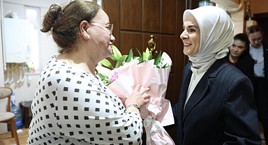 Bakan Göktaş'tan devlet korumasındaki çocukların gönüllü annesi Gürel'e Anneler Günü ziyareti