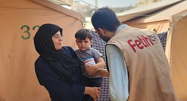 Fetih 1453 Derneği Gazze’de Bebekler İçin Mama Dağıttı: