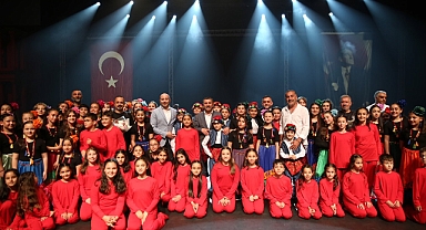 Halk Dansları Toplultopladıuğu izleyenler tarafından büyük beğeni topladı