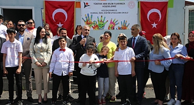 Küçükçekmece'de Bilim Rüzgarı: TUBİTAK 4006 Bilim Fuarı Coşkuyla Açıldı