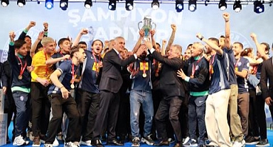 Trendyol 1. Lig'e Yükselen Sarıyer, Kupasını Aldı