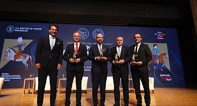 Bakan Bak ,Gençlerin spor yapmasına olanak sağlayacak tesislere sahibiz”