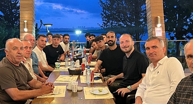 Başkan Zennun Saka’dan futbol Takımına yemek 