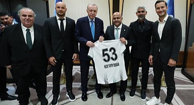 Cumhurbaşkanı, Bakan Bak, Hacıosmanoğlu ve Süper Lig'e Çıkan Kulüpleri Ağırladı