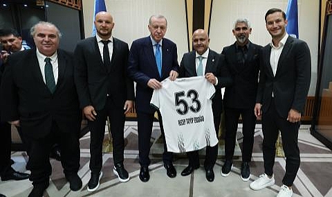 Cumhurbaşkanı, Bakan Bak, Hacıosmanoğlu ve Süper Lig'e Çıkan Kulüpleri Ağırladı