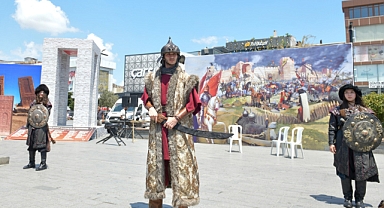 Esenyurt’ta Tarih Şöleni: 1071’den Günümüze Türkiye Tarihi Sahnelendi