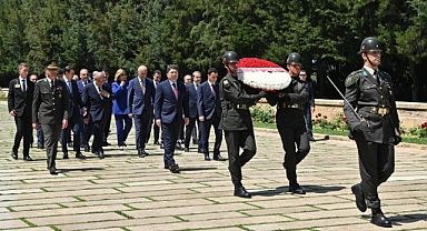 HSK yeni üyeleri Anıtkabir'i ziyaret etti