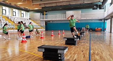 Küçükçekmece Belediyesi’nden Gençlere Sporla Açılan Başarı Kapısı