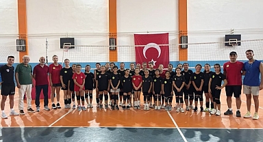 Silivrispor yönetiminden voleybol takımına moral ziyareti